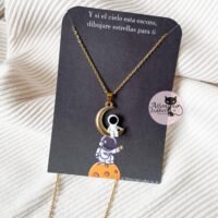 Collar Astronauta sentado en una Luna