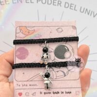 Pulseras tejidas con astronautas