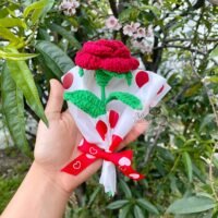 Rosa de Lana tejida a mano