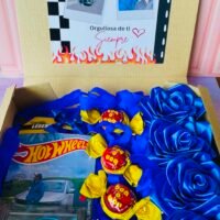 Box Hotwheels Carrito personalizado + Rosas eternas